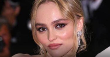 What is lily-rose depp height
