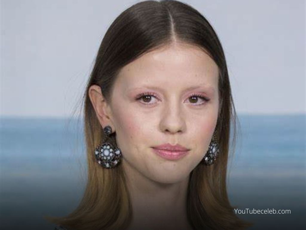 what is Mia Goth height