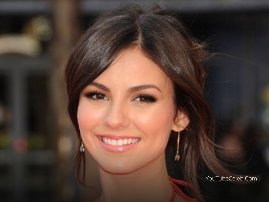 what are Victoria Justice measurements
