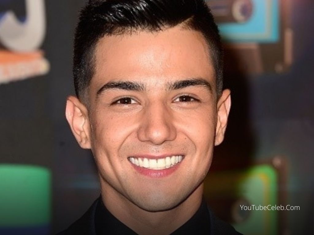 what is Luis Coronel height